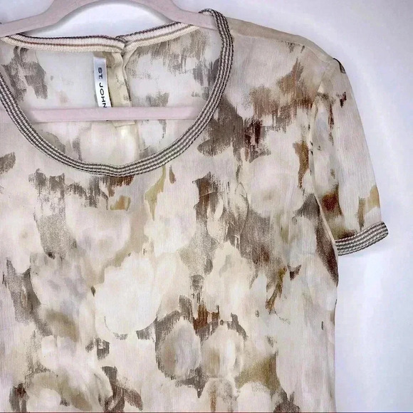 St. John Silk Watercolor Top Size Small​​ - Picture 2 of 12